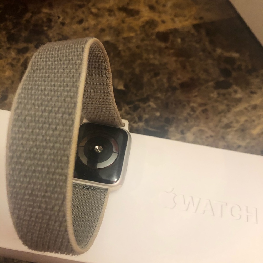 Apple Watch - image 3